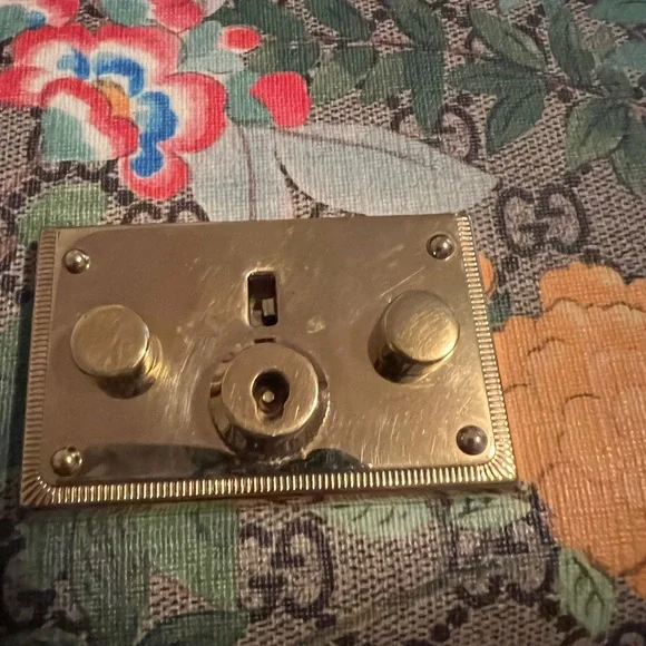 Gucci Padlock Shoulder Bag - Picture 7 of 9